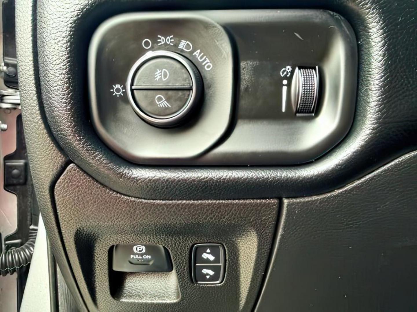 2021 SILVER /Black Ram 1500 Lone Star Crew Cab 4x4 5'7 Box (1C6SRFFT6MN) with an HEMI 5.7L V-8 variable valve control engine, AUTOMATIC transmission, located at 1235 N Woodruff Ave., Idaho Falls, 83401, (208) 523-1053, 43.507172, -112.000488 - At Timberline Auto, finding a great deal on your next vehicle is always easy! Our experienced sales staff goal is to help find you the right vehicle at the right price! Our knowledgeable finance department has options for almost any credit score. We offer extended service contract options to prot - Photo#21