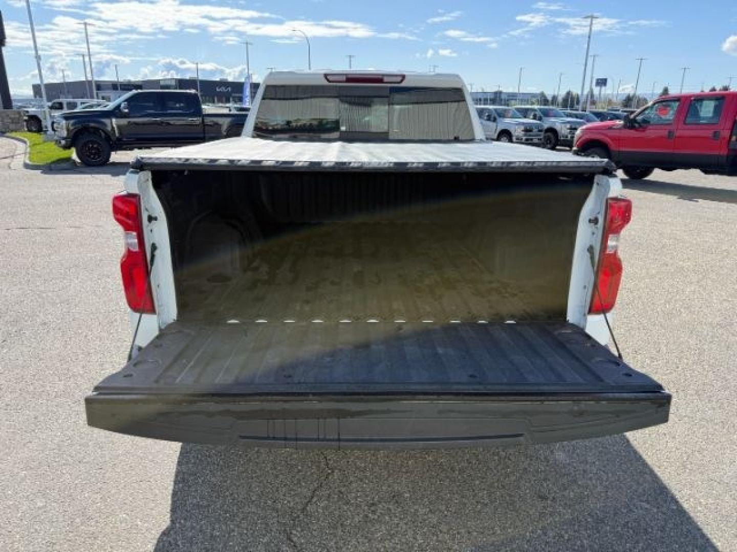 2020 WHITE /LEATHER Chevrolet Silverado 1500 RST (3GCUYEET1LG) with an 3.0L I6 TURBO DIESEL engine, AUTOMATIC transmission, located at 1235 N Woodruff Ave., Idaho Falls, 83401, (208) 523-1053, 43.507172, -112.000488 - Photo#35
