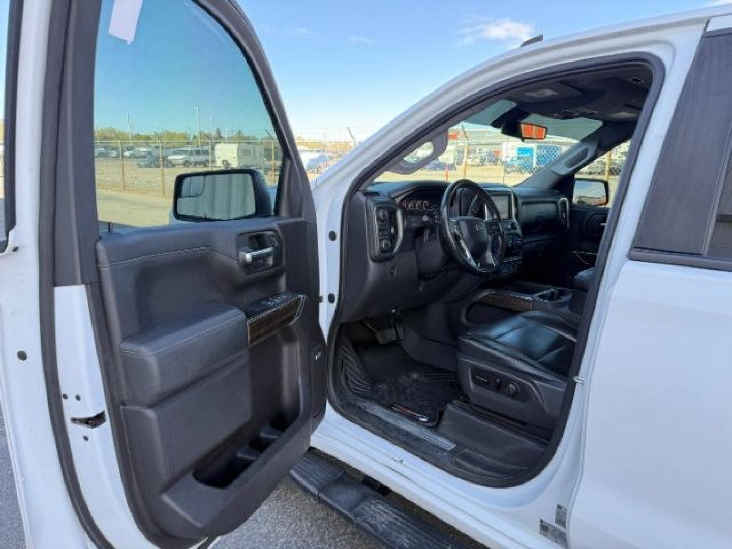 2020 WHITE /LEATHER Chevrolet Silverado 1500 RST (3GCUYEET1LG) with an 3.0L I6 TURBO DIESEL engine, AUTOMATIC transmission, located at 1235 N Woodruff Ave., Idaho Falls, 83401, (208) 523-1053, 43.507172, -112.000488 - Photo#42