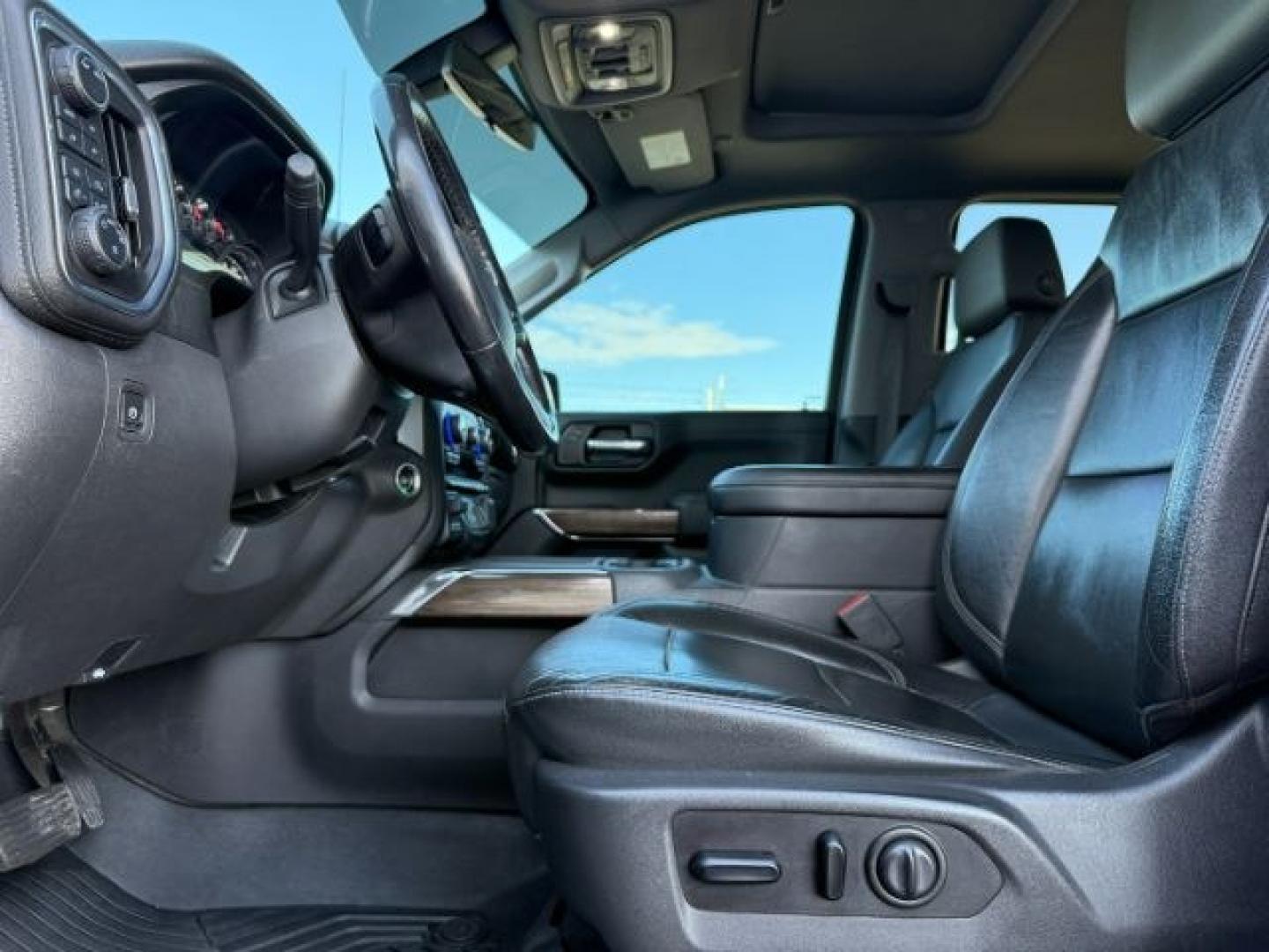 2020 WHITE /LEATHER Chevrolet Silverado 1500 RST (3GCUYEET1LG) with an 3.0L I6 TURBO DIESEL engine, AUTOMATIC transmission, located at 1235 N Woodruff Ave., Idaho Falls, 83401, (208) 523-1053, 43.507172, -112.000488 - Photo#43