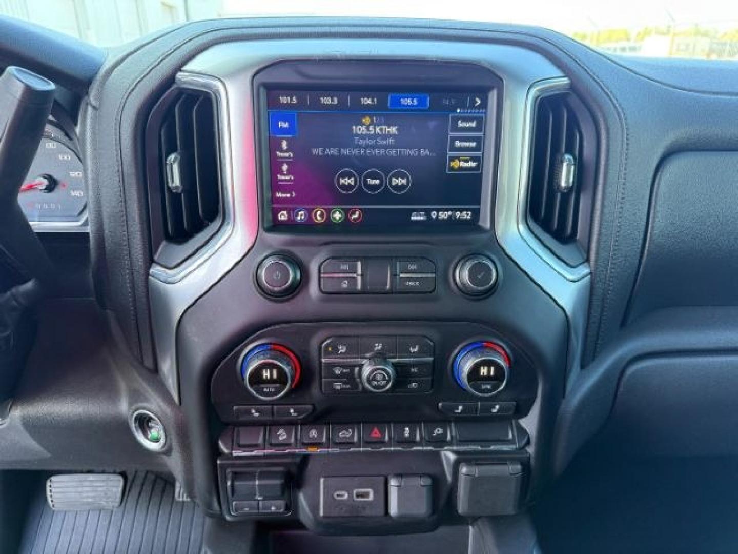 2020 WHITE /LEATHER Chevrolet Silverado 1500 RST (3GCUYEET1LG) with an 3.0L I6 TURBO DIESEL engine, AUTOMATIC transmission, located at 1235 N Woodruff Ave., Idaho Falls, 83401, (208) 523-1053, 43.507172, -112.000488 - Photo#46