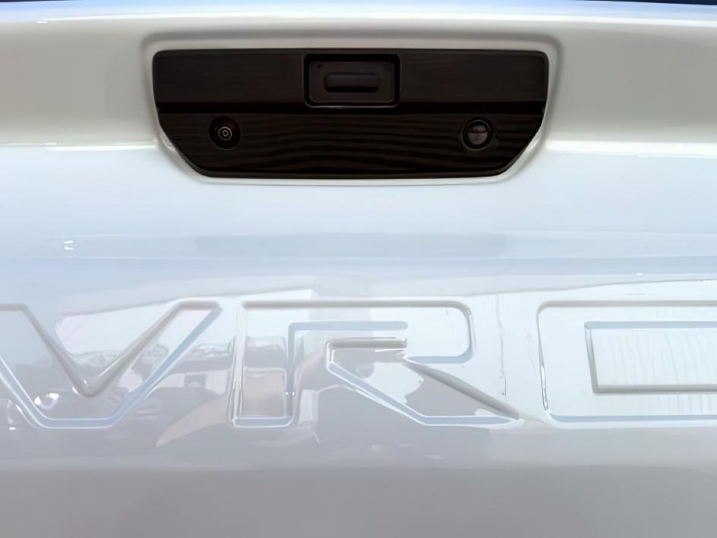 2020 WHITE /LEATHER Chevrolet Silverado 1500 RST (3GCUYEET1LG) with an 3.0L I6 TURBO DIESEL engine, AUTOMATIC transmission, located at 1235 N Woodruff Ave., Idaho Falls, 83401, (208) 523-1053, 43.507172, -112.000488 - Photo#4