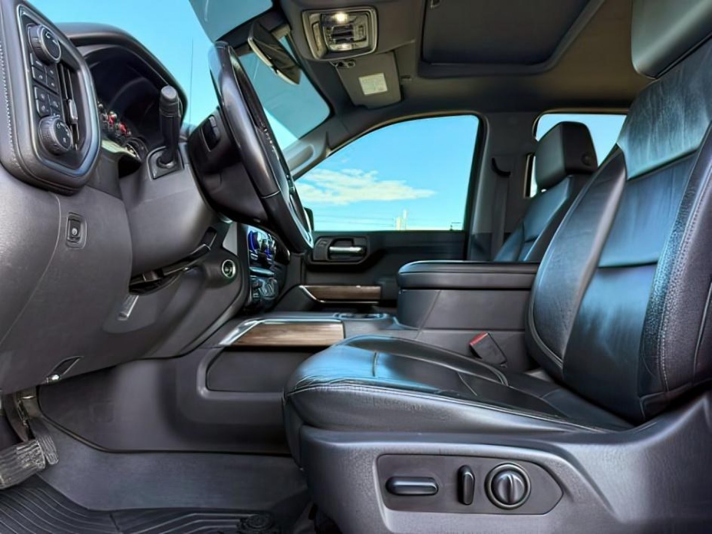 2020 WHITE /LEATHER Chevrolet Silverado 1500 RST (3GCUYEET1LG) with an 3.0L I6 TURBO DIESEL engine, AUTOMATIC transmission, located at 1235 N Woodruff Ave., Idaho Falls, 83401, (208) 523-1053, 43.507172, -112.000488 - Photo#13