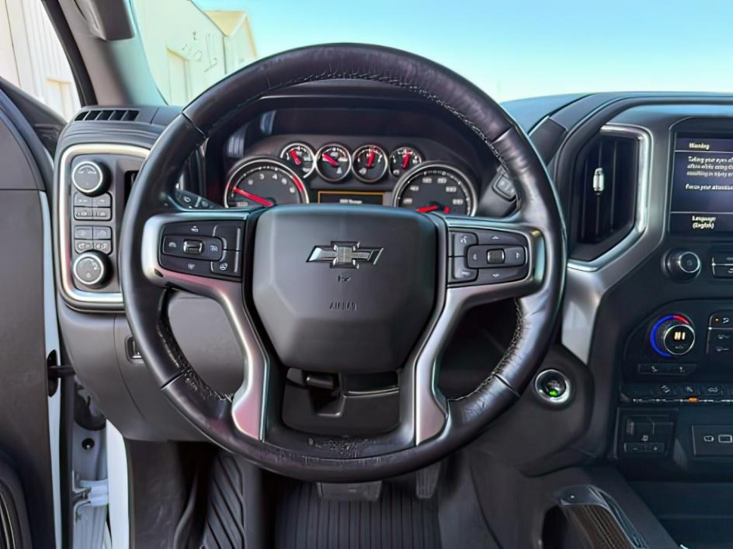 2020 WHITE /LEATHER Chevrolet Silverado 1500 RST (3GCUYEET1LG) with an 3.0L I6 TURBO DIESEL engine, AUTOMATIC transmission, located at 1235 N Woodruff Ave., Idaho Falls, 83401, (208) 523-1053, 43.507172, -112.000488 - Photo#15