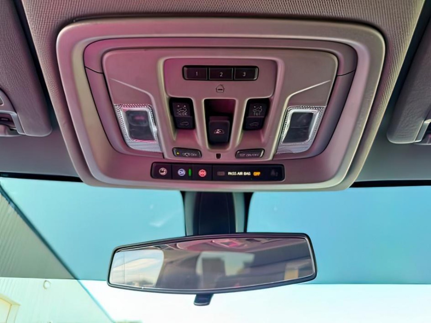 2020 WHITE /LEATHER Chevrolet Silverado 1500 RST (3GCUYEET1LG) with an 3.0L I6 TURBO DIESEL engine, AUTOMATIC transmission, located at 1235 N Woodruff Ave., Idaho Falls, 83401, (208) 523-1053, 43.507172, -112.000488 - Photo#20