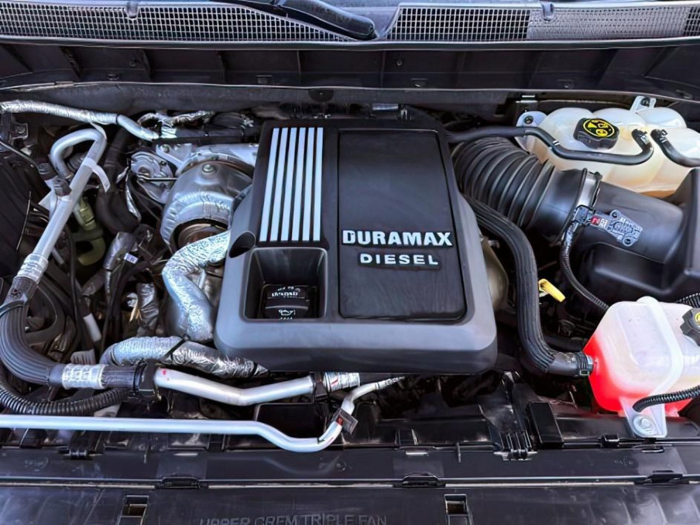 2020 WHITE /LEATHER Chevrolet Silverado 1500 RST (3GCUYEET1LG) with an 3.0L I6 TURBO DIESEL engine, AUTOMATIC transmission, located at 1235 N Woodruff Ave., Idaho Falls, 83401, (208) 523-1053, 43.507172, -112.000488 - Photo#29