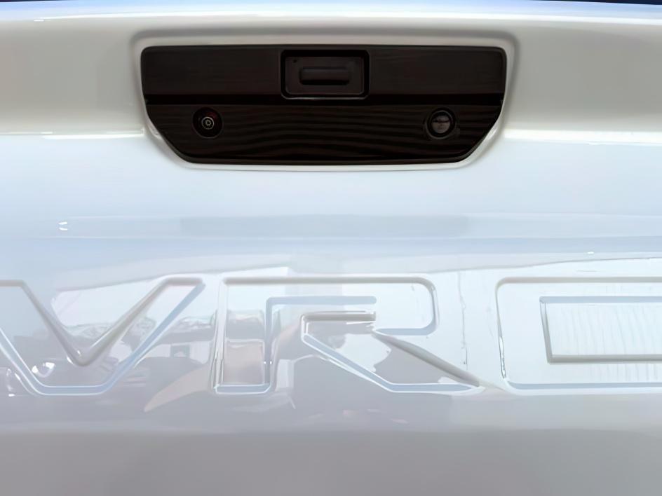 2020 Summit White /Jet Black Chevrolet Silverado RST (3GCUYEET1LG) with an 6 Cyl, 3.0L engine, 10-speed automatic transmission, located at 1175 N Woodruff Ave, Idaho Falls, ID, 83401, 43.506901, -111.999657 - <b>Vehicle Details</b><br>Looking for a capable full-size truck with modern style and strong diesel performance? This pre-owned 2020 Chevrolet Silverado 1500 RST with 4WD is ready for work, play, and everything in between. Powered by a 6 Cyl, 3.0L Diesel engine, this Chevrolet Silverado delivers con- Photo#34
