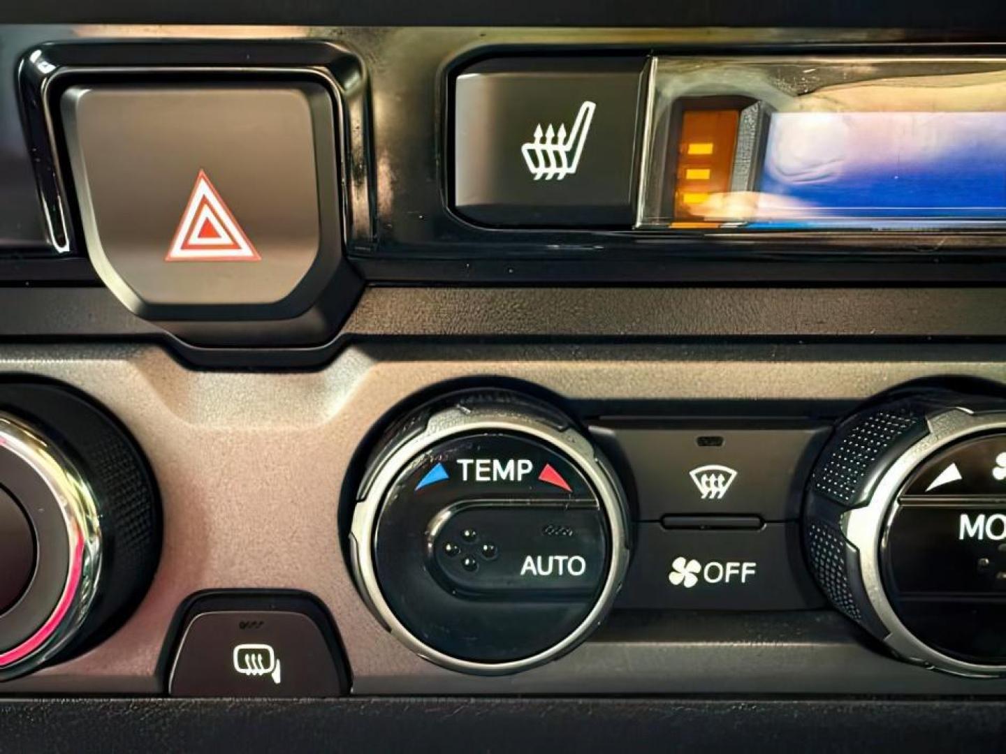 2018 BLACK /LEATHER Toyota Tacoma (5TFCZ5AN8JX) with an 35L V-6 portdirect injection engine, Automatic transmission, located at 1175 N Woodruff Ave, Idaho Falls, ID, 83401, 43.506901, -111.999657 - At Timberline Auto, finding a great deal on your next vehicle is always easy! Our experienced sales staff goal is to help find you the right vehicle at the right price! Our knowledgeable finance department has options for almost any credit score. We offer extended service contract options to prot - Photo#17