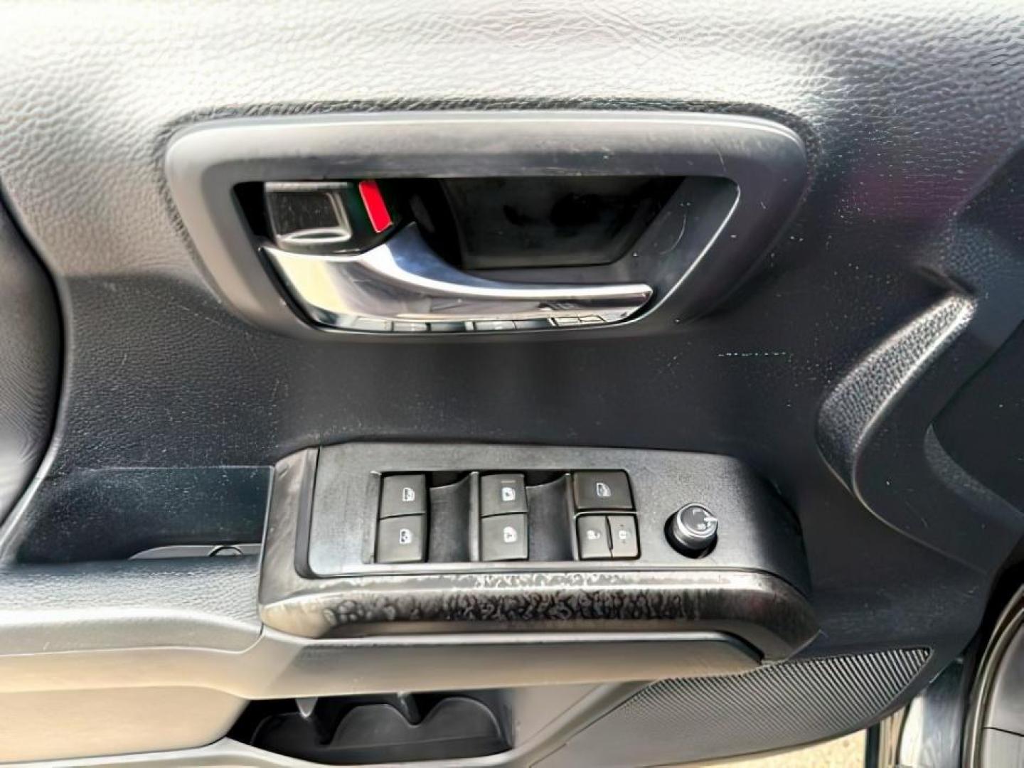 2018 BLACK /LEATHER Toyota Tacoma (5TFCZ5AN8JX) with an 35L V-6 portdirect injection engine, Automatic transmission, located at 1175 N Woodruff Ave, Idaho Falls, ID, 83401, 43.506901, -111.999657 - At Timberline Auto, finding a great deal on your next vehicle is always easy! Our experienced sales staff goal is to help find you the right vehicle at the right price! Our knowledgeable finance department has options for almost any credit score. We offer extended service contract options to prot - Photo#21