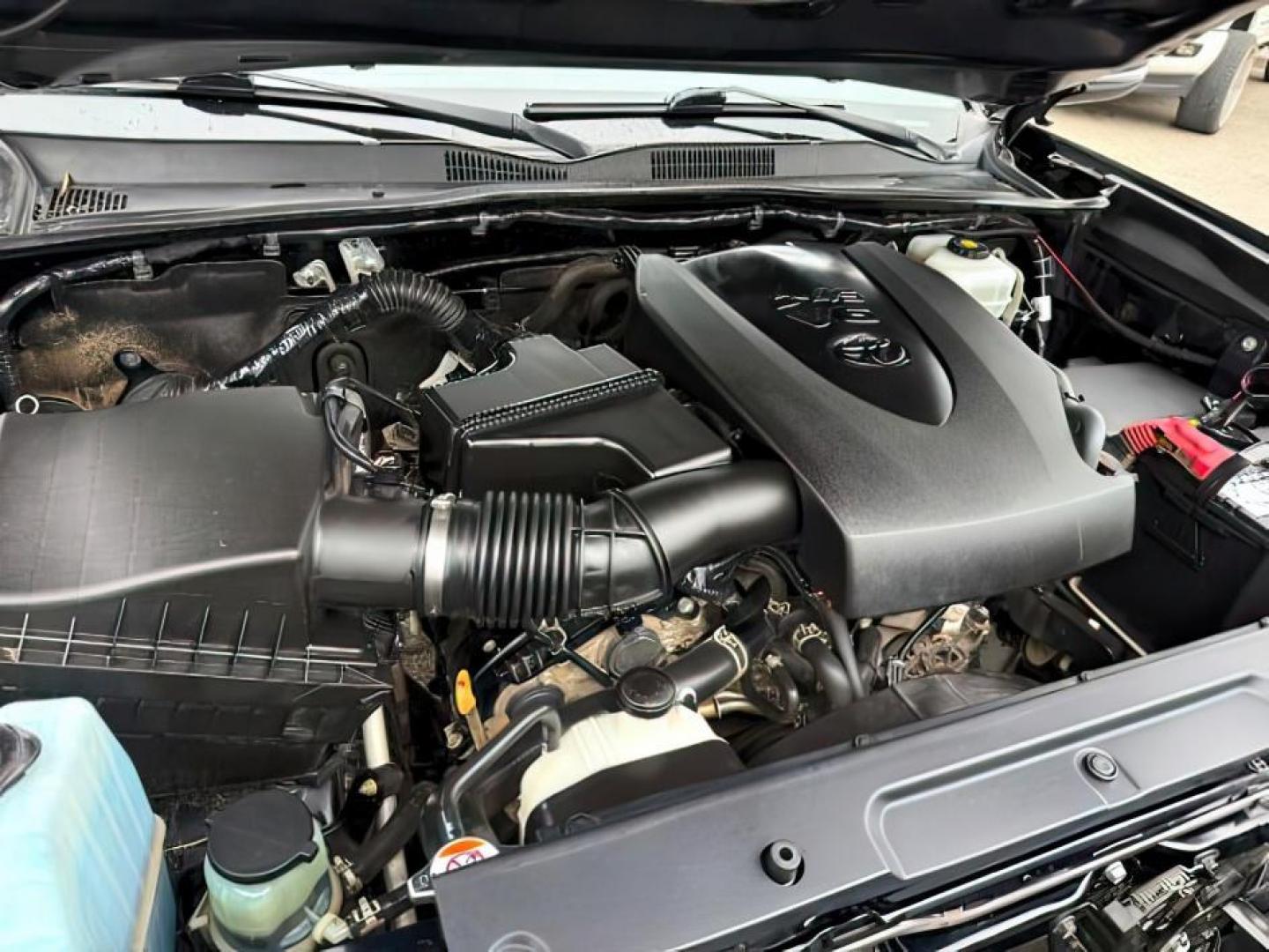 2018 BLACK /LEATHER Toyota Tacoma (5TFCZ5AN8JX) with an 35L V-6 portdirect injection engine, Automatic transmission, located at 1175 N Woodruff Ave, Idaho Falls, ID, 83401, 43.506901, -111.999657 - At Timberline Auto, finding a great deal on your next vehicle is always easy! Our experienced sales staff goal is to help find you the right vehicle at the right price! Our knowledgeable finance department has options for almost any credit score. We offer extended service contract options to prot - Photo#24