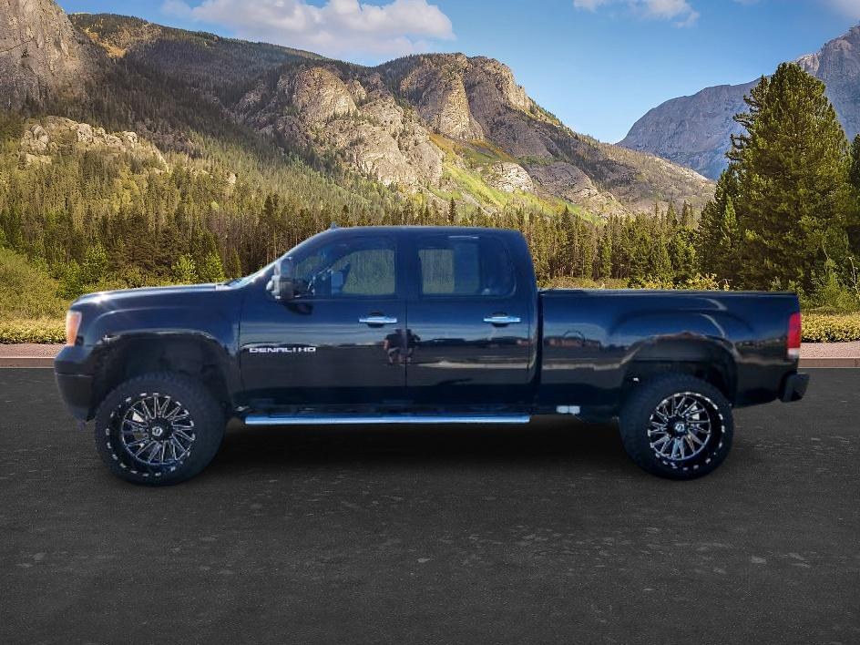 photo of 2011 GMC Sierra 2500HD Denali Crew Cab 4WD