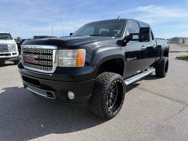 photo of 2011 GMC Sierra 2500HD Denali Crew Cab 4WD
