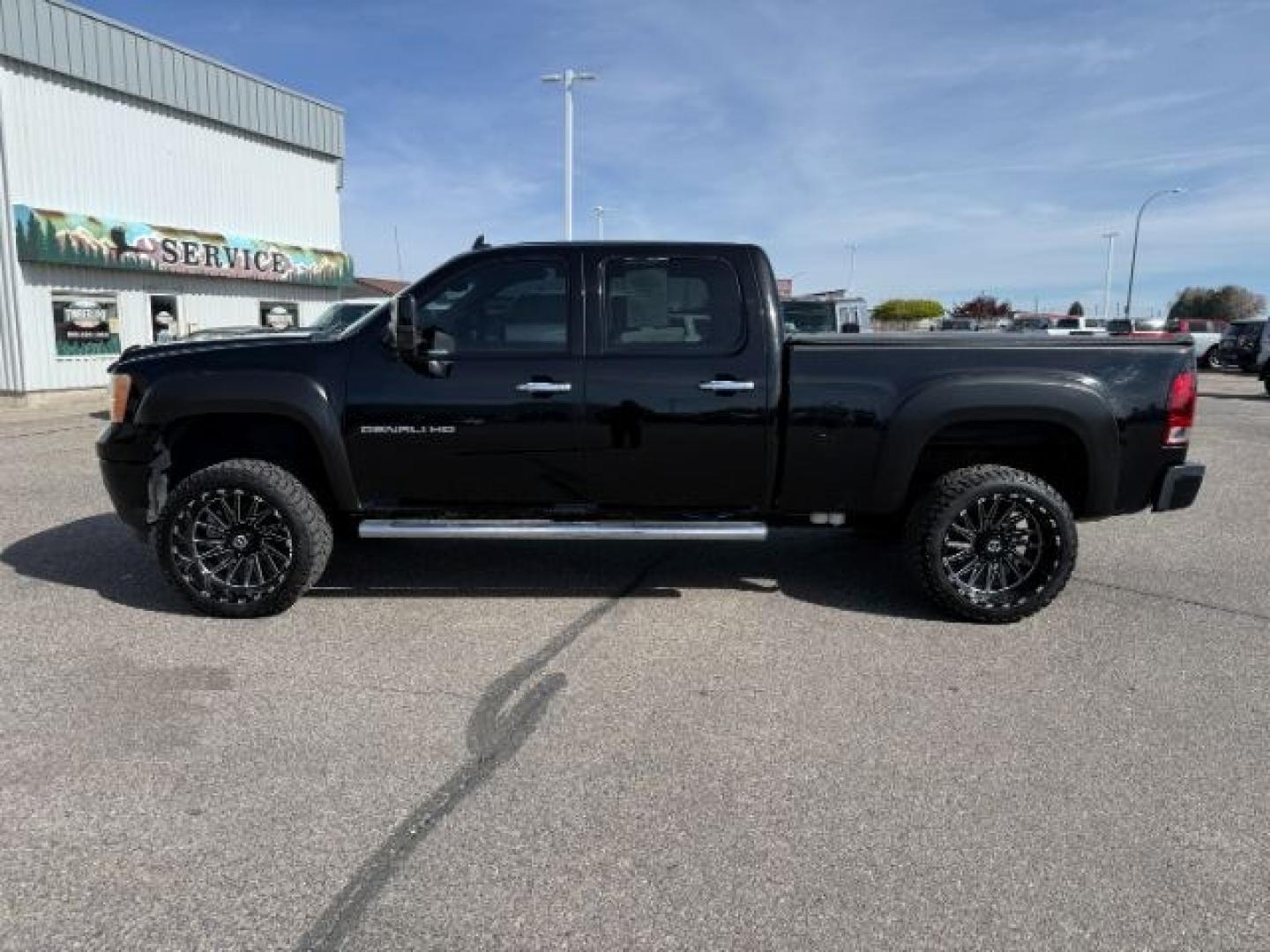 2011 Onyx Black /Ebony Leather Interior GMC Sierra 2500HD Denali Crew Cab 4WD (1GT125C83BF) with an 6.6L V8 OHV 32V TURBO DIESEL engine, 6-Speed Automatic transmission, located at 1235 N Woodruff Ave., Idaho Falls, 83401, (208) 523-1053, 43.507172, -112.000488 - At Timberline Auto, finding a great deal on your next vehicle is always easy! Our experienced sales staff goal is to help find you the right vehicle at the right price! Our knowledgeable finance department has options for almost any credit score. We offer extended service contract options to prot - Photo#26