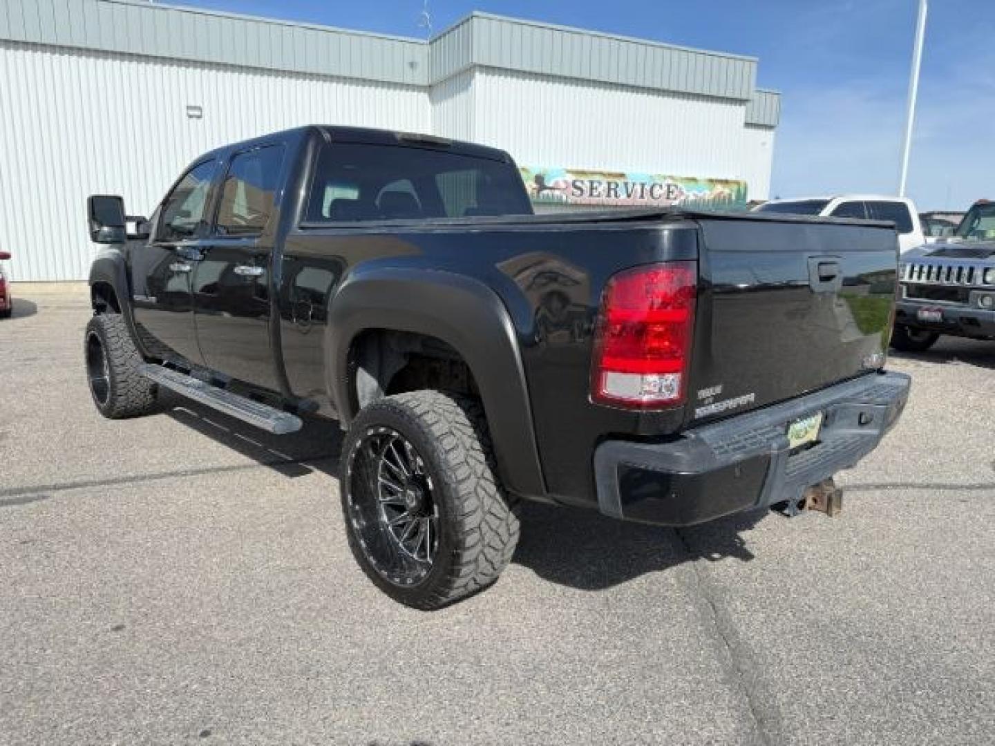 2011 Onyx Black /Ebony Leather Interior GMC Sierra 2500HD Denali Crew Cab 4WD (1GT125C83BF) with an 6.6L V8 OHV 32V TURBO DIESEL engine, 6-Speed Automatic transmission, located at 1235 N Woodruff Ave., Idaho Falls, 83401, (208) 523-1053, 43.507172, -112.000488 - At Timberline Auto, finding a great deal on your next vehicle is always easy! Our experienced sales staff goal is to help find you the right vehicle at the right price! Our knowledgeable finance department has options for almost any credit score. We offer extended service contract options to prot - Photo#27