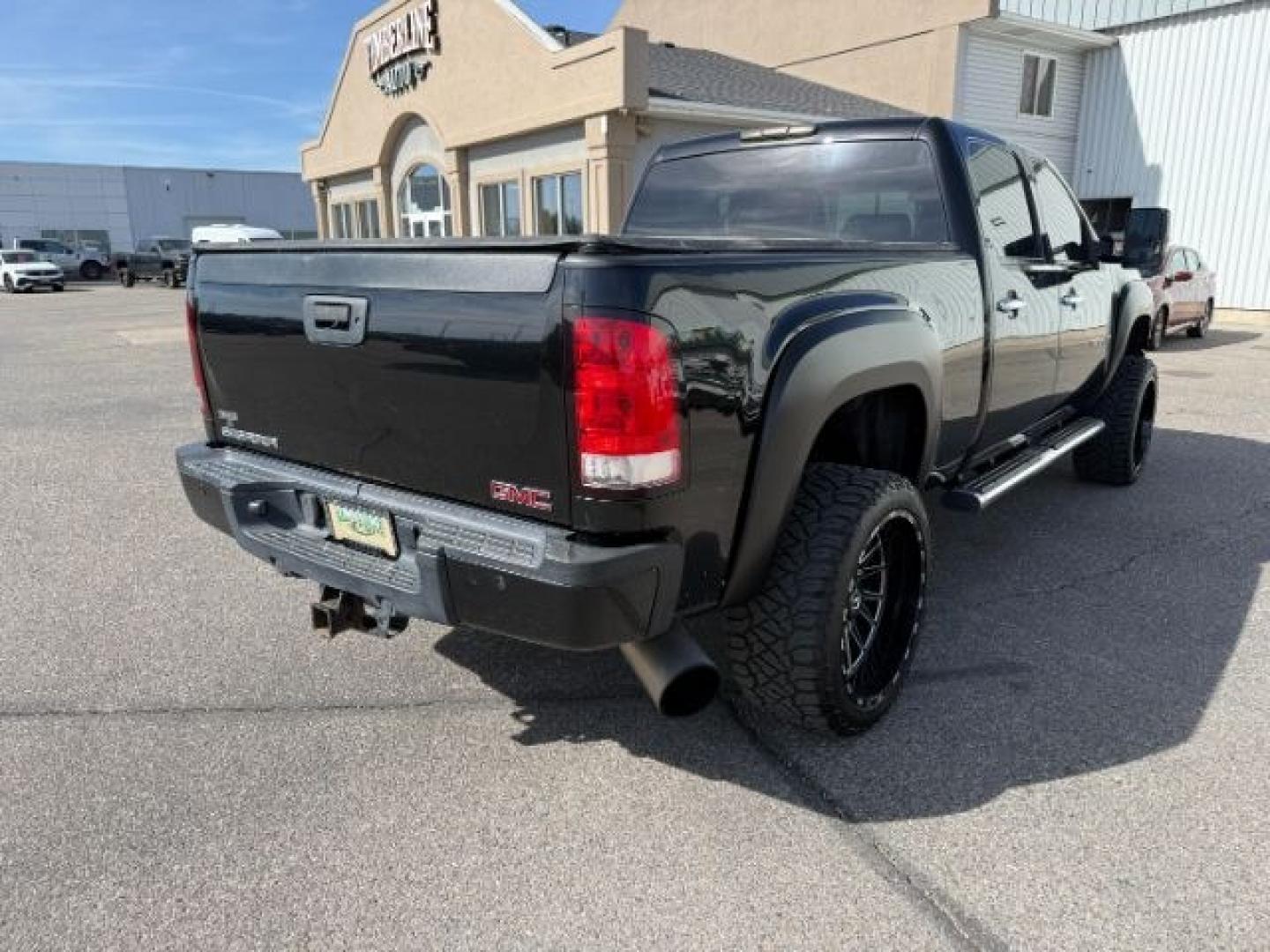 2011 Onyx Black /Ebony Leather Interior GMC Sierra 2500HD Denali Crew Cab 4WD (1GT125C83BF) with an 6.6L V8 OHV 32V TURBO DIESEL engine, 6-Speed Automatic transmission, located at 1235 N Woodruff Ave., Idaho Falls, 83401, (208) 523-1053, 43.507172, -112.000488 - At Timberline Auto, finding a great deal on your next vehicle is always easy! Our experienced sales staff goal is to help find you the right vehicle at the right price! Our knowledgeable finance department has options for almost any credit score. We offer extended service contract options to prot - Photo#30