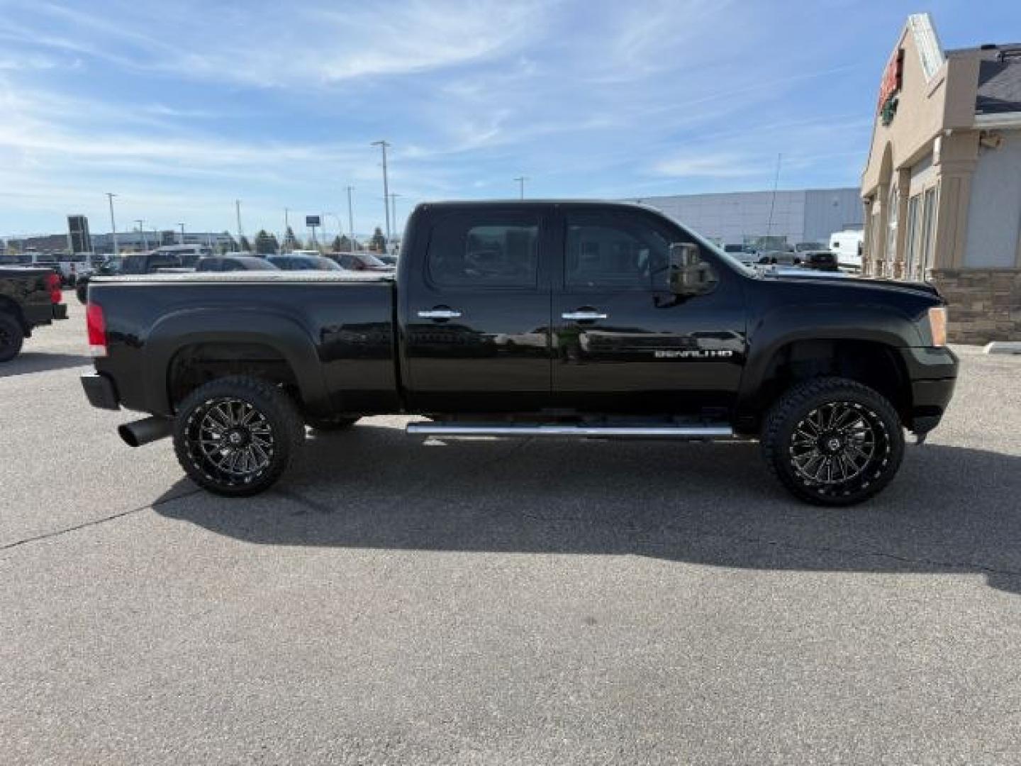 2011 Onyx Black /Ebony Leather Interior GMC Sierra 2500HD Denali Crew Cab 4WD (1GT125C83BF) with an 6.6L V8 OHV 32V TURBO DIESEL engine, 6-Speed Automatic transmission, located at 1235 N Woodruff Ave., Idaho Falls, 83401, (208) 523-1053, 43.507172, -112.000488 - At Timberline Auto, finding a great deal on your next vehicle is always easy! Our experienced sales staff goal is to help find you the right vehicle at the right price! Our knowledgeable finance department has options for almost any credit score. We offer extended service contract options to prot - Photo#31