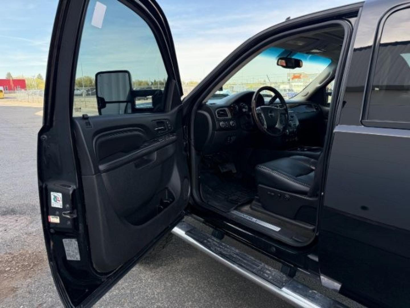 2011 Onyx Black /Ebony Leather Interior GMC Sierra 2500HD Denali Crew Cab 4WD (1GT125C83BF) with an 6.6L V8 OHV 32V TURBO DIESEL engine, 6-Speed Automatic transmission, located at 1235 N Woodruff Ave., Idaho Falls, 83401, (208) 523-1053, 43.507172, -112.000488 - At Timberline Auto, finding a great deal on your next vehicle is always easy! Our experienced sales staff goal is to help find you the right vehicle at the right price! Our knowledgeable finance department has options for almost any credit score. We offer extended service contract options to prot - Photo#36