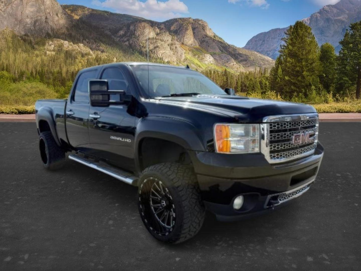 2011 Onyx Black /Ebony Leather Interior GMC Sierra 2500HD Denali Crew Cab 4WD (1GT125C83BF) with an 6.6L V8 OHV 32V TURBO DIESEL engine, 6-Speed Automatic transmission, located at 1235 N Woodruff Ave., Idaho Falls, 83401, (208) 523-1053, 43.507172, -112.000488 - At Timberline Auto, finding a great deal on your next vehicle is always easy! Our experienced sales staff goal is to help find you the right vehicle at the right price! Our knowledgeable finance department has options for almost any credit score. We offer extended service contract options to prot - Photo#7