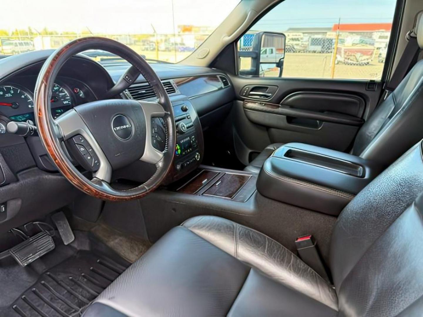 2011 Onyx Black /Ebony Leather Interior GMC Sierra 2500HD Denali Crew Cab 4WD (1GT125C83BF) with an 6.6L V8 OHV 32V TURBO DIESEL engine, 6-Speed Automatic transmission, located at 1235 N Woodruff Ave., Idaho Falls, 83401, (208) 523-1053, 43.507172, -112.000488 - At Timberline Auto, finding a great deal on your next vehicle is always easy! Our experienced sales staff goal is to help find you the right vehicle at the right price! Our knowledgeable finance department has options for almost any credit score. We offer extended service contract options to prot - Photo#13