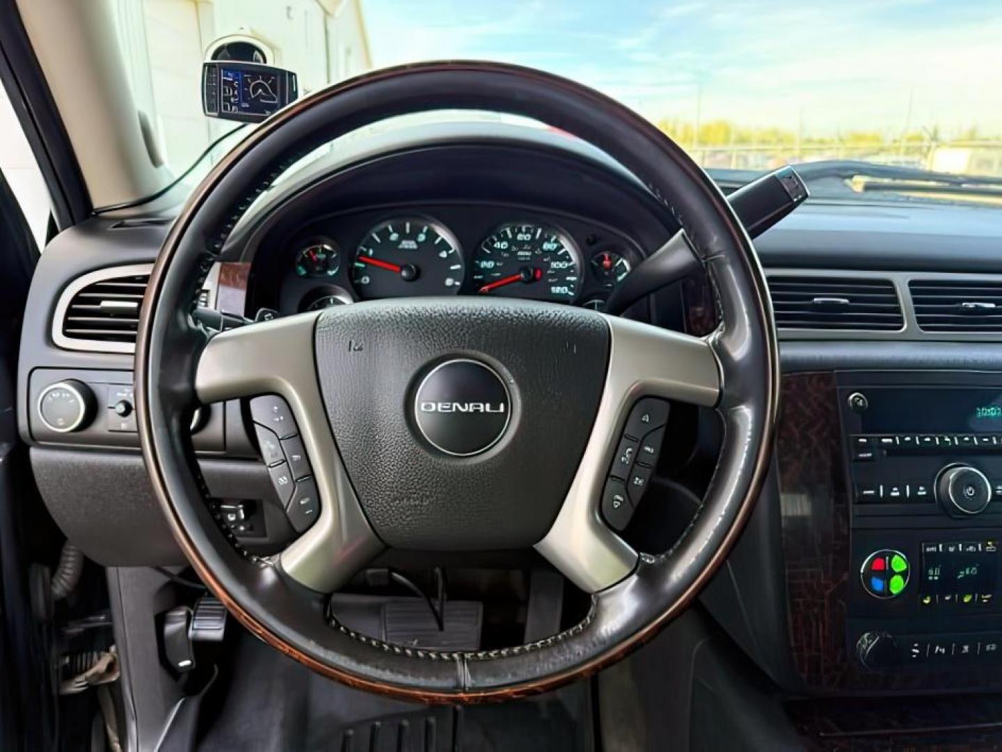 2011 Onyx Black /Ebony Leather Interior GMC Sierra 2500HD Denali Crew Cab 4WD (1GT125C83BF) with an 6.6L V8 OHV 32V TURBO DIESEL engine, 6-Speed Automatic transmission, located at 1235 N Woodruff Ave., Idaho Falls, 83401, (208) 523-1053, 43.507172, -112.000488 - At Timberline Auto, finding a great deal on your next vehicle is always easy! Our experienced sales staff goal is to help find you the right vehicle at the right price! Our knowledgeable finance department has options for almost any credit score. We offer extended service contract options to prot - Photo#14