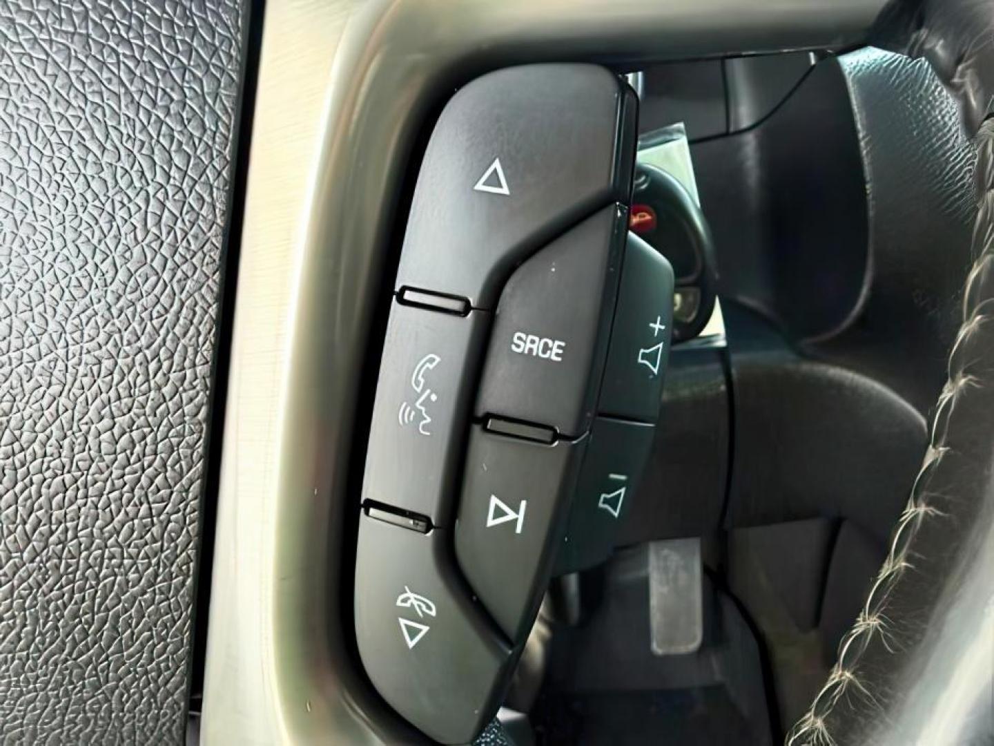 2011 Onyx Black /Ebony Leather Interior GMC Sierra 2500HD Denali Crew Cab 4WD (1GT125C83BF) with an 6.6L V8 OHV 32V TURBO DIESEL engine, 6-Speed Automatic transmission, located at 1235 N Woodruff Ave., Idaho Falls, 83401, (208) 523-1053, 43.507172, -112.000488 - At Timberline Auto, finding a great deal on your next vehicle is always easy! Our experienced sales staff goal is to help find you the right vehicle at the right price! Our knowledgeable finance department has options for almost any credit score. We offer extended service contract options to prot - Photo#17