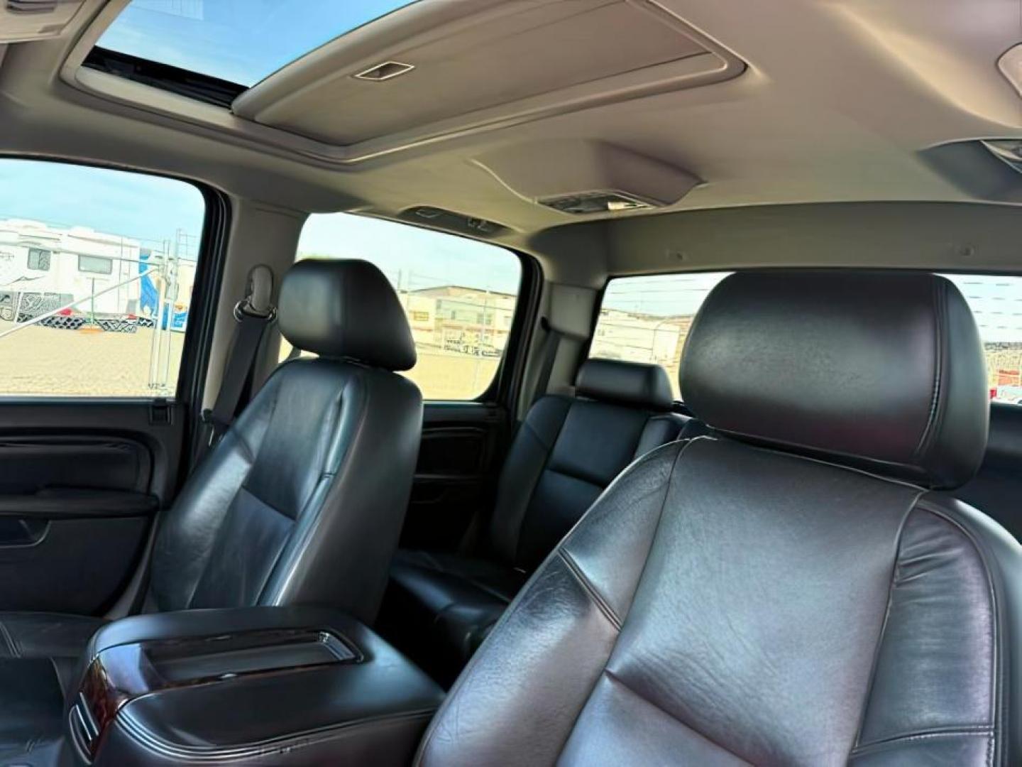 2011 Onyx Black /Ebony Leather Interior GMC Sierra 2500HD Denali Crew Cab 4WD (1GT125C83BF) with an 6.6L V8 OHV 32V TURBO DIESEL engine, 6-Speed Automatic transmission, located at 1235 N Woodruff Ave., Idaho Falls, 83401, (208) 523-1053, 43.507172, -112.000488 - At Timberline Auto, finding a great deal on your next vehicle is always easy! Our experienced sales staff goal is to help find you the right vehicle at the right price! Our knowledgeable finance department has options for almost any credit score. We offer extended service contract options to prot - Photo#20