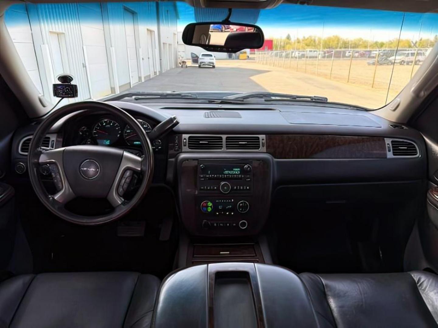 2011 Onyx Black /Ebony Leather Interior GMC Sierra 2500HD Denali Crew Cab 4WD (1GT125C83BF) with an 6.6L V8 OHV 32V TURBO DIESEL engine, 6-Speed Automatic transmission, located at 1235 N Woodruff Ave., Idaho Falls, 83401, (208) 523-1053, 43.507172, -112.000488 - At Timberline Auto, finding a great deal on your next vehicle is always easy! Our experienced sales staff goal is to help find you the right vehicle at the right price! Our knowledgeable finance department has options for almost any credit score. We offer extended service contract options to prot - Photo#22