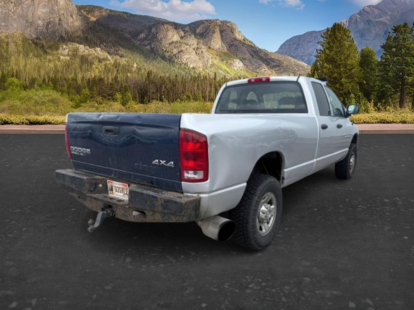 2004 SILVER /Dark Slate Gray Dodge Ram 2500 SLT (3D7KU28C54G) with an Cummins 5.9L I-6 diesel direct injection engine, AUTOMATIC transmission, located at 1235 N Woodruff Ave., Idaho Falls, 83401, (208) 523-1053, 43.507172, -112.000488 - At Timberline Auto, finding a great deal on your next vehicle is always easy! Our experienced sales staff goal is to help find you the right vehicle at the right price! Our knowledgeable finance department has options for almost any credit score. We offer extended service contract options to prot - Photo#4