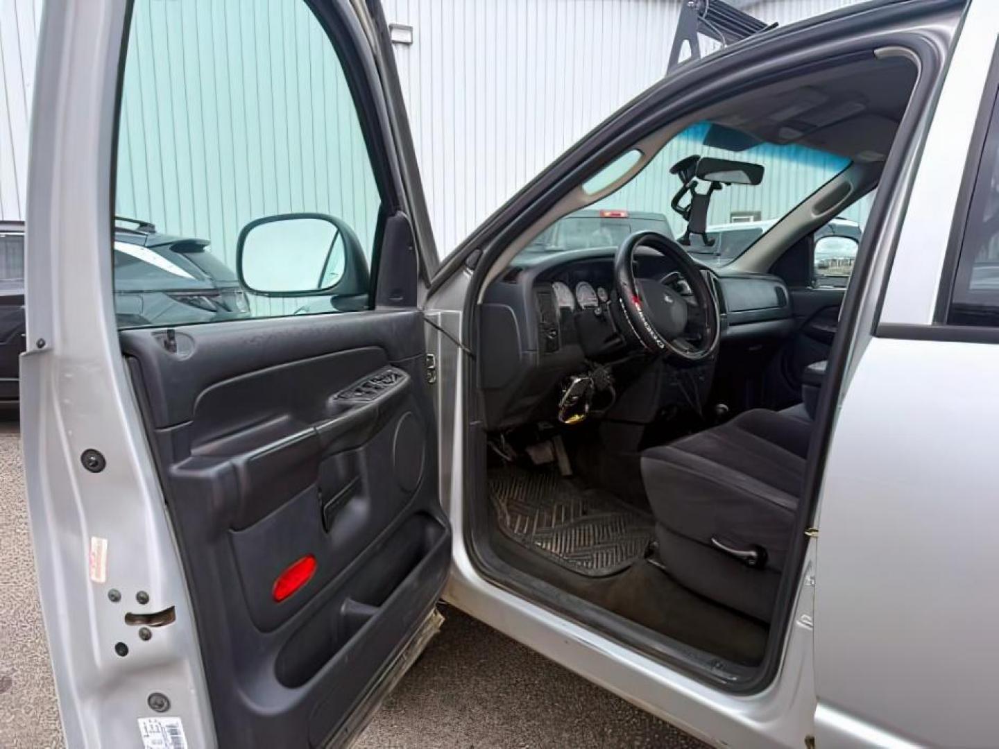 2004 SILVER /Dark Slate Gray Dodge Ram 2500 SLT (3D7KU28C54G) with an Cummins 5.9L I-6 diesel direct injection engine, AUTOMATIC transmission, located at 1235 N Woodruff Ave., Idaho Falls, 83401, (208) 523-1053, 43.507172, -112.000488 - At Timberline Auto, finding a great deal on your next vehicle is always easy! Our experienced sales staff goal is to help find you the right vehicle at the right price! Our knowledgeable finance department has options for almost any credit score. We offer extended service contract options to prot - Photo#9