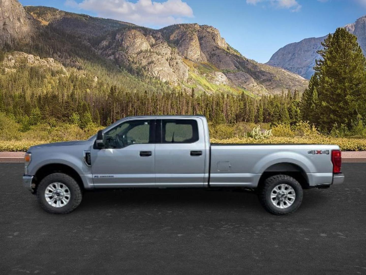 2022 SILVER /Medium Earth Gray Ford F-350 (1FT8W3BT0NE) with an Powerstroke 67L V-8 diesel direct injection engine, Automatic transmission, located at 1175 N Woodruff Ave, Idaho Falls, ID, 83401, 43.506901, -111.999657 - At Timberline Auto, finding a great deal on your next vehicle is always easy! Our experienced sales staff goal is to help find you the right vehicle at the right price! Our knowledgeable finance department has options for almost any credit score. We offer extended service contract options to prot - Photo#0