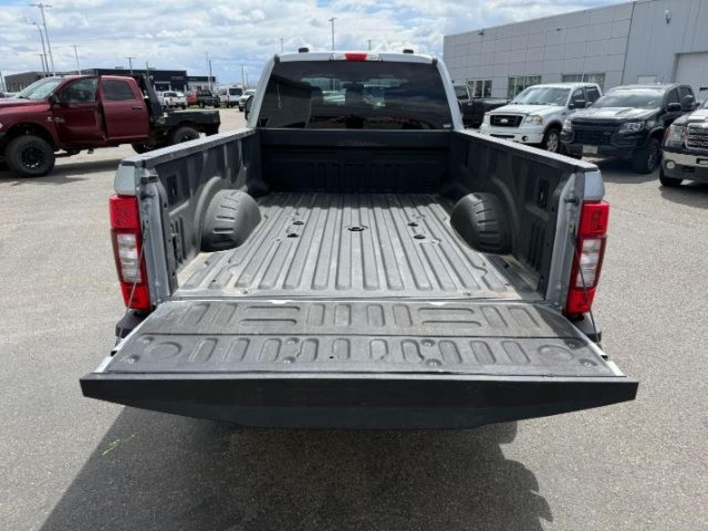2022 SILVER /Medium Earth Gray Ford F-350 XLT (1FT8W3BT0NE) with an Powerstroke 6.7L V-8 diesel direct injection engine, AUTOMATIC transmission, located at 1235 N Woodruff Ave., Idaho Falls, 83401, (208) 523-1053, 43.507172, -112.000488 - At Timberline Auto, finding a great deal on your next vehicle is always easy! Our experienced sales staff goal is to help find you the right vehicle at the right price! Our knowledgeable finance department has options for almost any credit score. We offer extended service contract options to prot - Photo#32