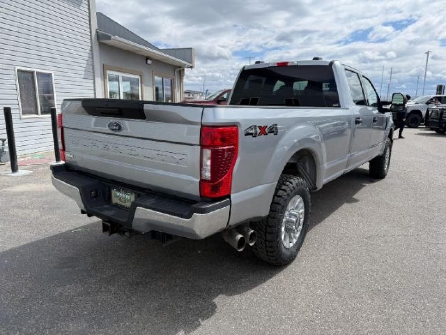 2022 SILVER /Medium Earth Gray Ford F-350 XLT (1FT8W3BT0NE) with an Powerstroke 6.7L V-8 diesel direct injection engine, AUTOMATIC transmission, located at 1235 N Woodruff Ave., Idaho Falls, 83401, (208) 523-1053, 43.507172, -112.000488 - At Timberline Auto, finding a great deal on your next vehicle is always easy! Our experienced sales staff goal is to help find you the right vehicle at the right price! Our knowledgeable finance department has options for almost any credit score. We offer extended service contract options to prot - Photo#33