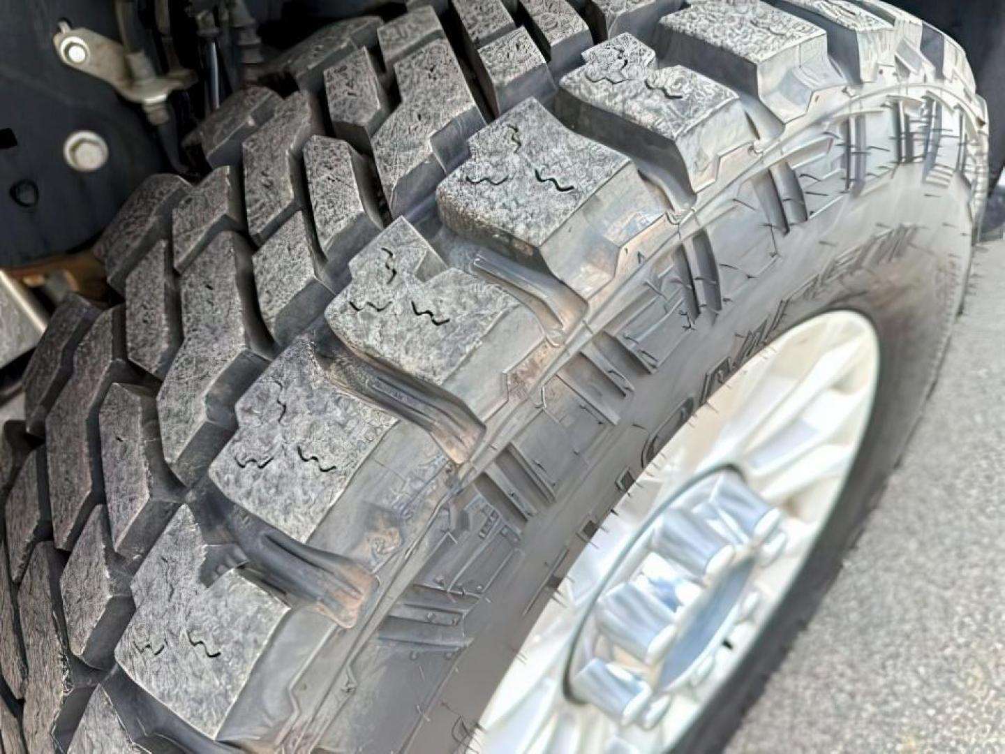 2022 SILVER /Medium Earth Gray Ford F-350 XLT (1FT8W3BT0NE) with an Powerstroke 6.7L V-8 diesel direct injection engine, AUTOMATIC transmission, located at 1235 N Woodruff Ave., Idaho Falls, 83401, (208) 523-1053, 43.507172, -112.000488 - At Timberline Auto, finding a great deal on your next vehicle is always easy! Our experienced sales staff goal is to help find you the right vehicle at the right price! Our knowledgeable finance department has options for almost any credit score. We offer extended service contract options to prot - Photo#10