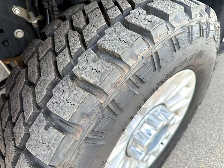 2022 SILVER /Medium Earth Gray Ford F-350 XLT (1FT8W3BT0NE) with an Powerstroke 6.7L V-8 diesel direct injection engine, AUTOMATIC transmission, located at 1235 N Woodruff Ave., Idaho Falls, 83401, (208) 523-1053, 43.507172, -112.000488 - At Timberline Auto, finding a great deal on your next vehicle is always easy! Our experienced sales staff goal is to help find you the right vehicle at the right price! Our knowledgeable finance department has options for almost any credit score. We offer extended service contract options to prot - Photo#10