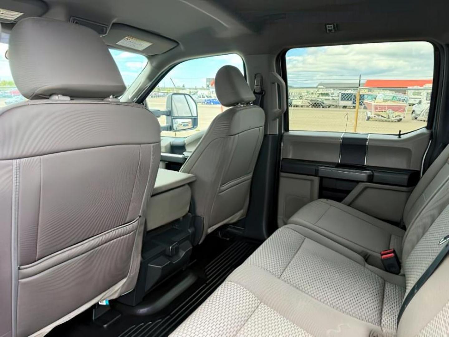 2022 SILVER /Medium Earth Gray Ford F-350 XLT (1FT8W3BT0NE) with an Powerstroke 6.7L V-8 diesel direct injection engine, AUTOMATIC transmission, located at 1235 N Woodruff Ave., Idaho Falls, 83401, (208) 523-1053, 43.507172, -112.000488 - At Timberline Auto, finding a great deal on your next vehicle is always easy! Our experienced sales staff goal is to help find you the right vehicle at the right price! Our knowledgeable finance department has options for almost any credit score. We offer extended service contract options to prot - Photo#25