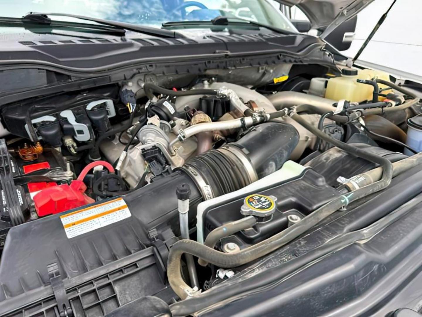 2022 SILVER /Medium Earth Gray Ford F-350 XLT (1FT8W3BT0NE) with an Powerstroke 6.7L V-8 diesel direct injection engine, AUTOMATIC transmission, located at 1235 N Woodruff Ave., Idaho Falls, 83401, (208) 523-1053, 43.507172, -112.000488 - At Timberline Auto, finding a great deal on your next vehicle is always easy! Our experienced sales staff goal is to help find you the right vehicle at the right price! Our knowledgeable finance department has options for almost any credit score. We offer extended service contract options to prot - Photo#26