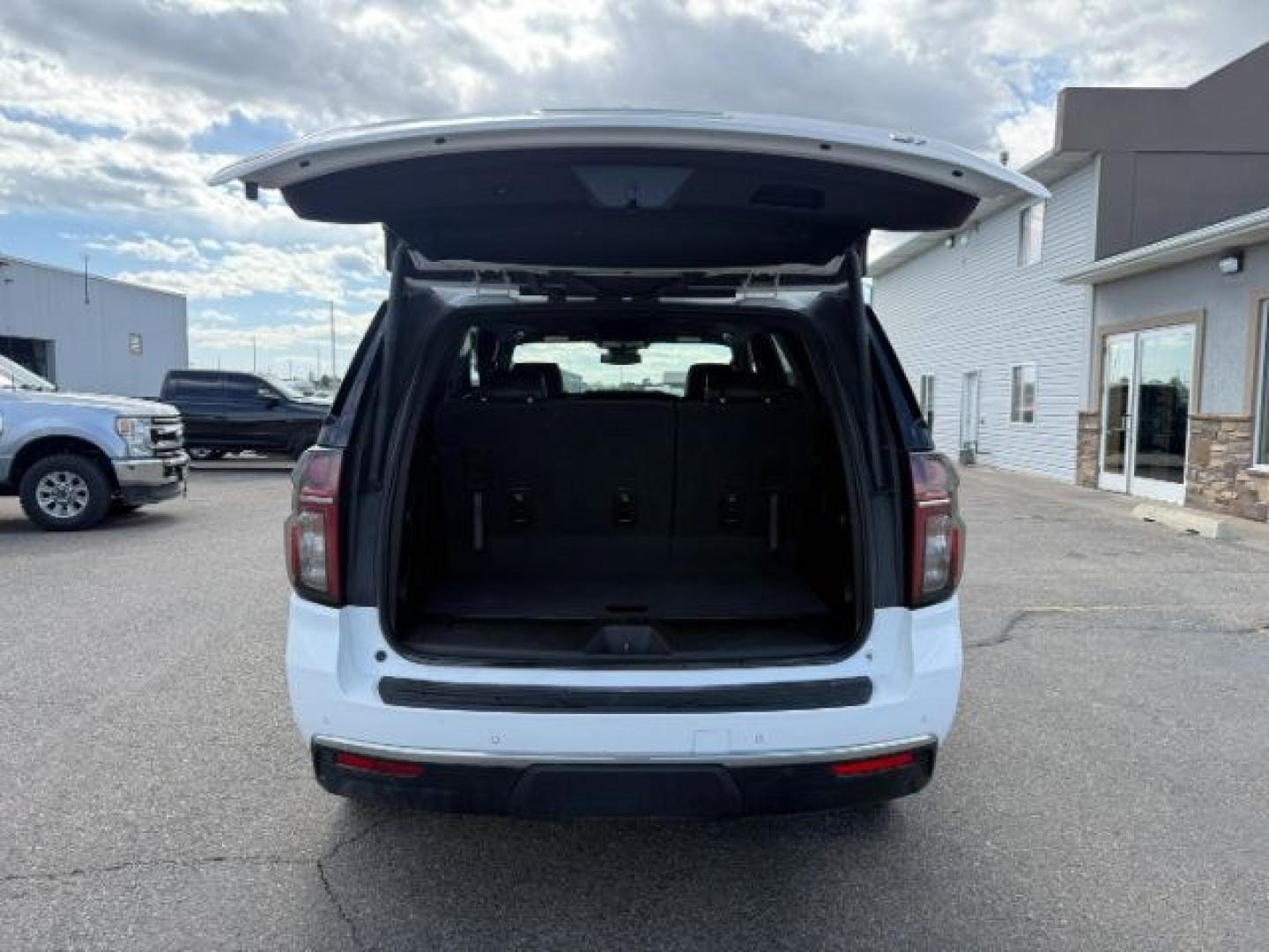 2023 WHITE /Jet Black Chevrolet Tahoe (1GNSKNKD5PR) with an EcoTec3 53L V-8 gasoline direct injection engine, Automatic transmission, located at 1175 N Woodruff Ave, Idaho Falls, ID, 83401, 43.506901, -111.999657 - At Timberline Auto, finding a great deal on your next vehicle is always easy! Our experienced sales staff goal is to help find you the right vehicle at the right price! Our knowledgeable finance department has options for almost any credit score. We offer extended service contract options to prot - Photo#36