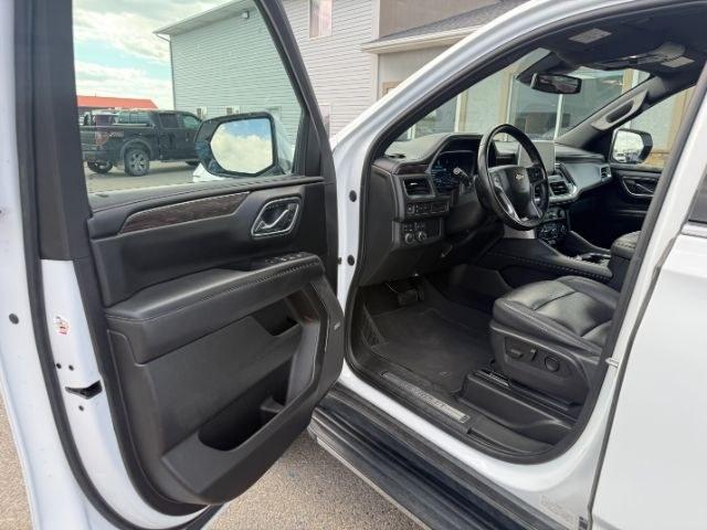 2023 WHITE /Jet Black Chevrolet Tahoe LT (1GNSKNKD5PR) with an EcoTec3 5.3L V-8 gasoline direct injection engine, AUTOMATIC transmission, located at 1235 N Woodruff Ave., Idaho Falls, 83401, (208) 523-1053, 43.507172, -112.000488- Photo#45
