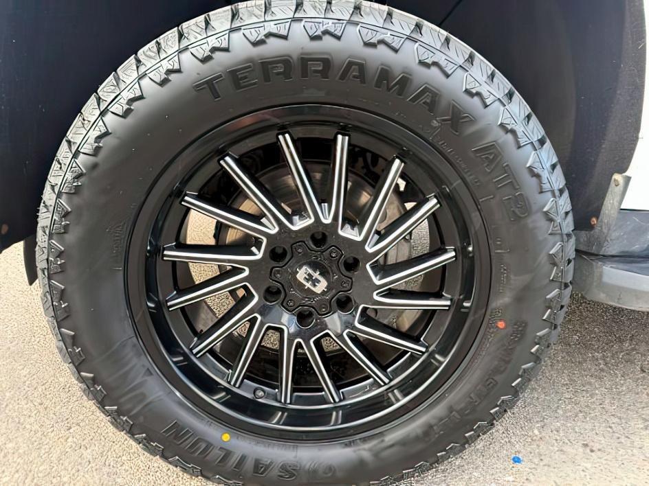 2023 WHITE /Jet Black Chevrolet Tahoe LT (1GNSKNKD5PR) with an EcoTec3 5.3L V-8 gasoline direct injection engine, AUTOMATIC transmission, located at 1235 N Woodruff Ave., Idaho Falls, 83401, (208) 523-1053, 43.507172, -112.000488- Photo#13
