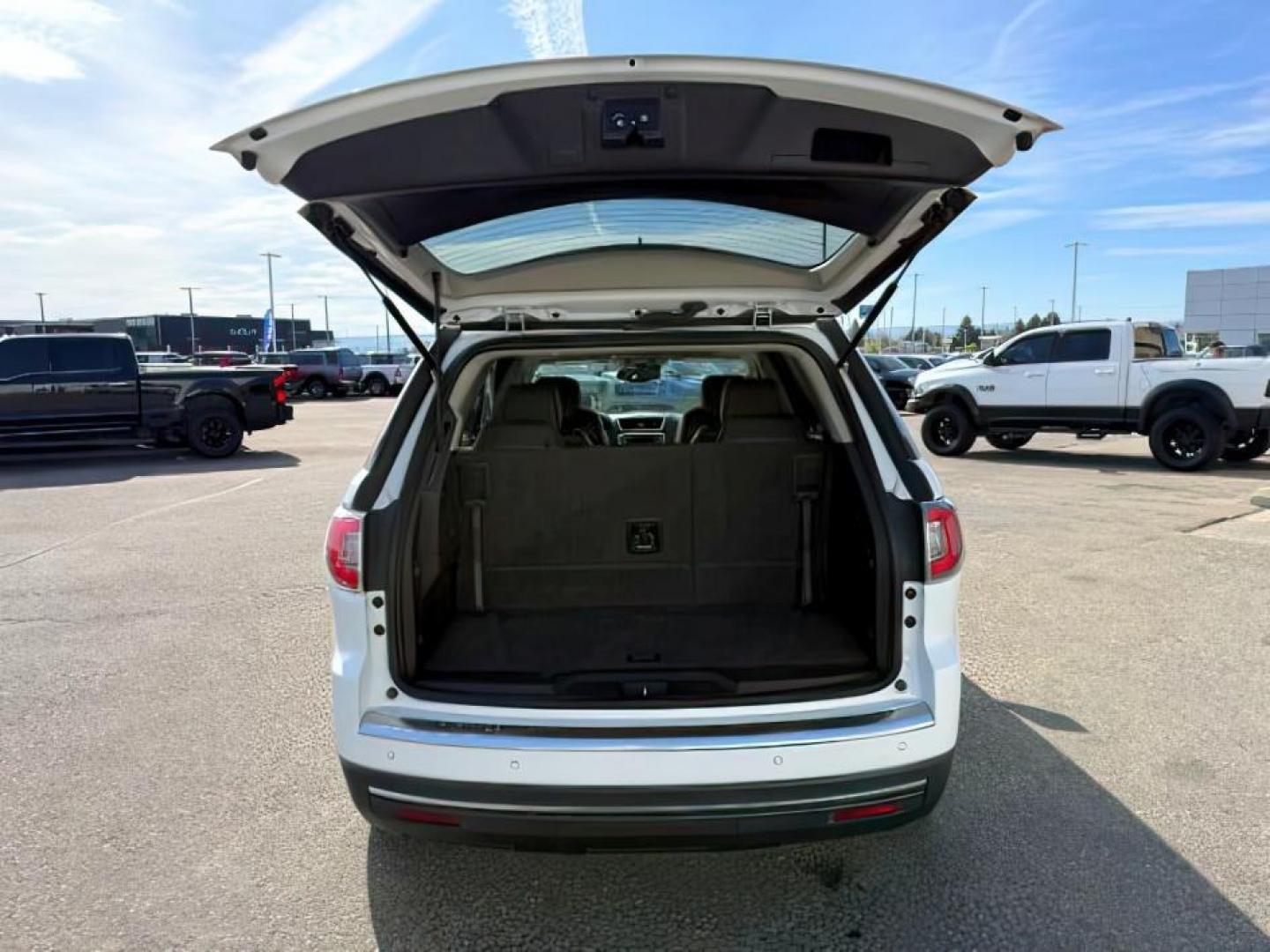 2017 WHITE /LEATHER GMC Acadia Limited (1GKKVSKD7HJ) with an 36 V6 engine, Automatic transmission, located at 1175 N Woodruff Ave, Idaho Falls, ID, 83401, 43.506901, -111.999657 - Photo#5