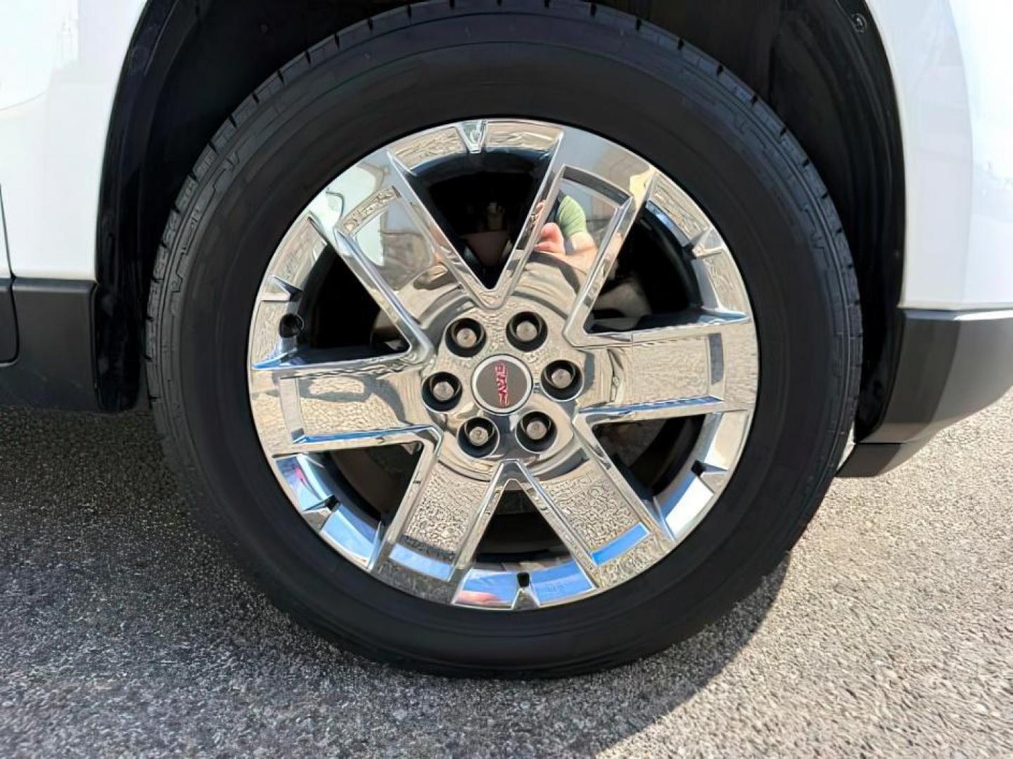 2017 WHITE /LEATHER GMC Acadia Limited (1GKKVSKD7HJ) with an 36 V6 engine, Automatic transmission, located at 1175 N Woodruff Ave, Idaho Falls, ID, 83401, 43.506901, -111.999657 - Photo#13