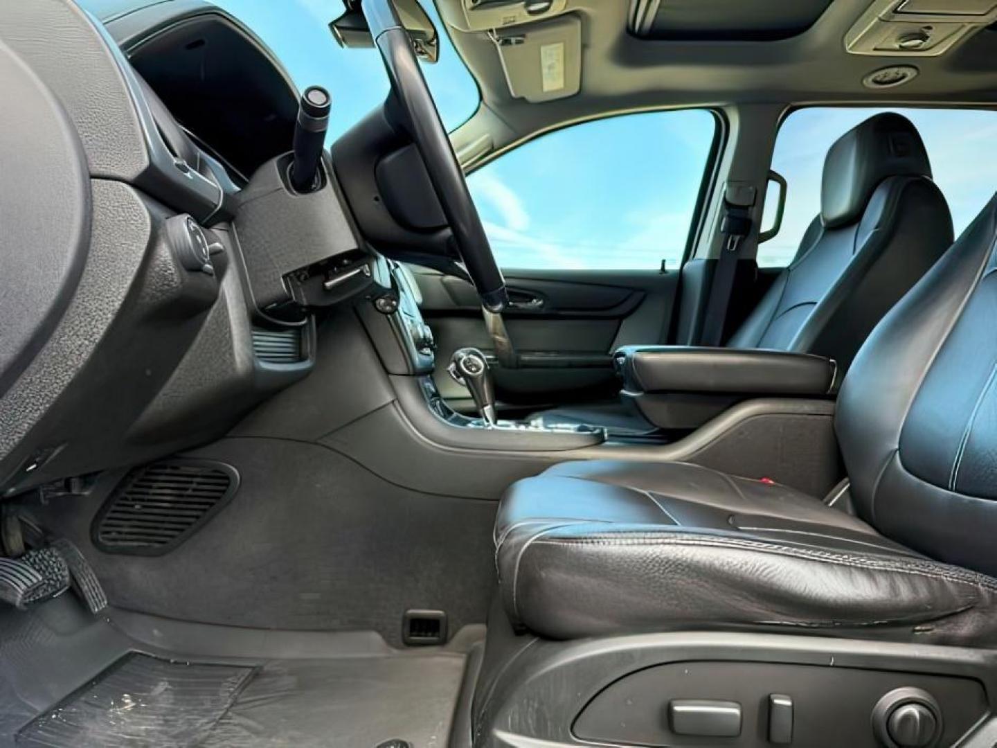 2017 WHITE /LEATHER GMC Acadia Limited (1GKKVSKD7HJ) with an 36 V6 engine, Automatic transmission, located at 1175 N Woodruff Ave, Idaho Falls, ID, 83401, 43.506901, -111.999657 - Photo#15