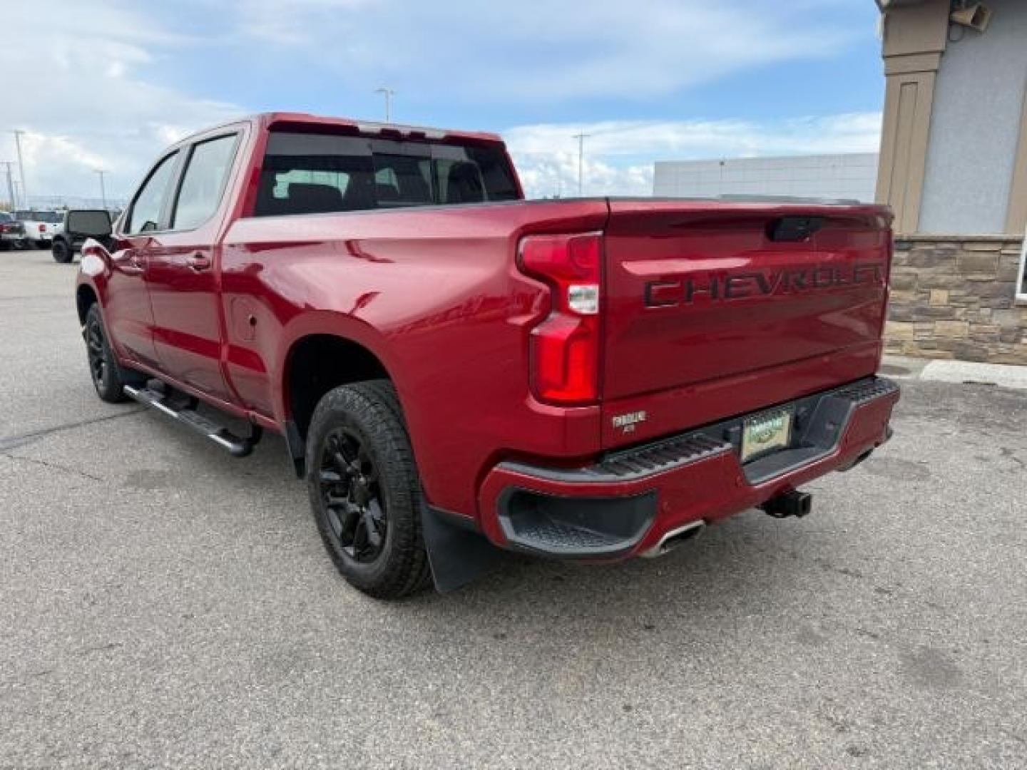 2021 RED /Jet Black Chevrolet Silverado 1500 (1GCUYEEDXMZ) with an EcoTec3 53L V-8 gasoline direct injection engine, Automatic transmission, located at 1175 N Woodruff Ave, Idaho Falls, ID, 83401, 43.506901, -111.999657 - Photo#31