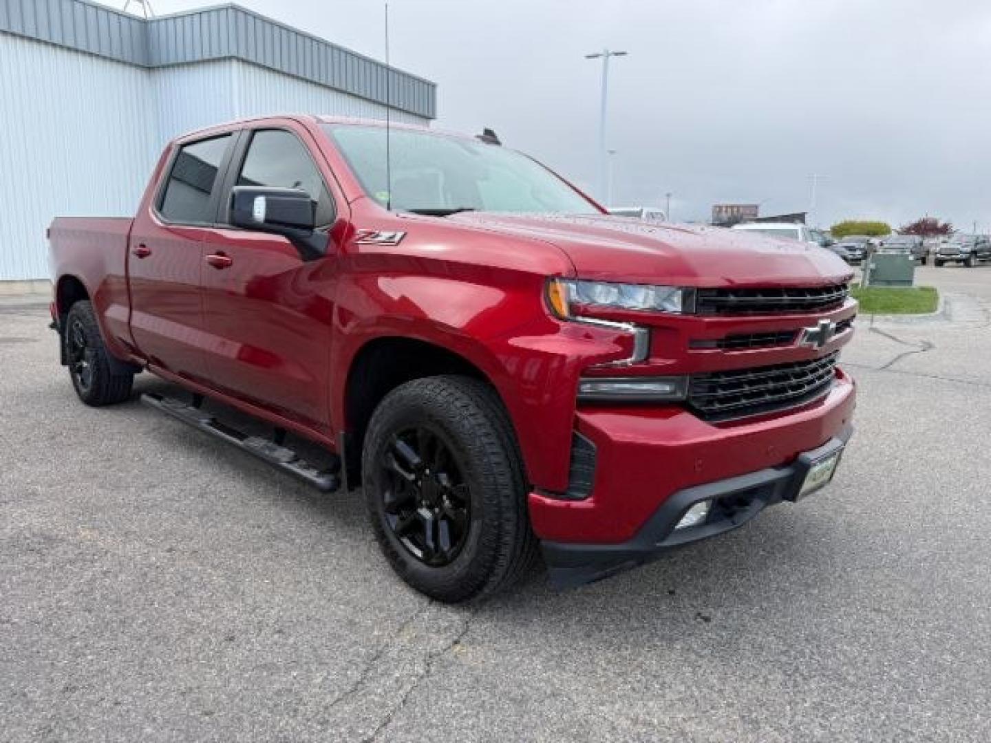 2021 RED /Jet Black Chevrolet Silverado 1500 (1GCUYEEDXMZ) with an EcoTec3 53L V-8 gasoline direct injection engine, Automatic transmission, located at 1175 N Woodruff Ave, Idaho Falls, ID, 83401, 43.506901, -111.999657 - Photo#37