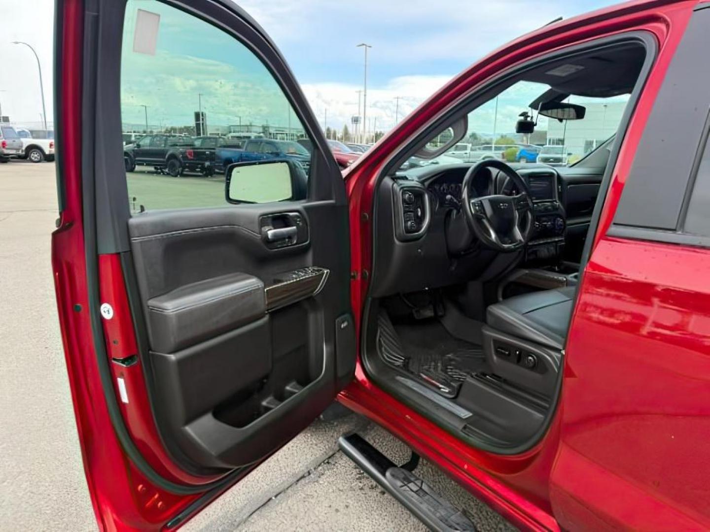 2021 RED /Jet Black Chevrolet Silverado 1500 (1GCUYEEDXMZ) with an EcoTec3 53L V-8 gasoline direct injection engine, Automatic transmission, located at 1175 N Woodruff Ave, Idaho Falls, ID, 83401, 43.506901, -111.999657 - Photo#12