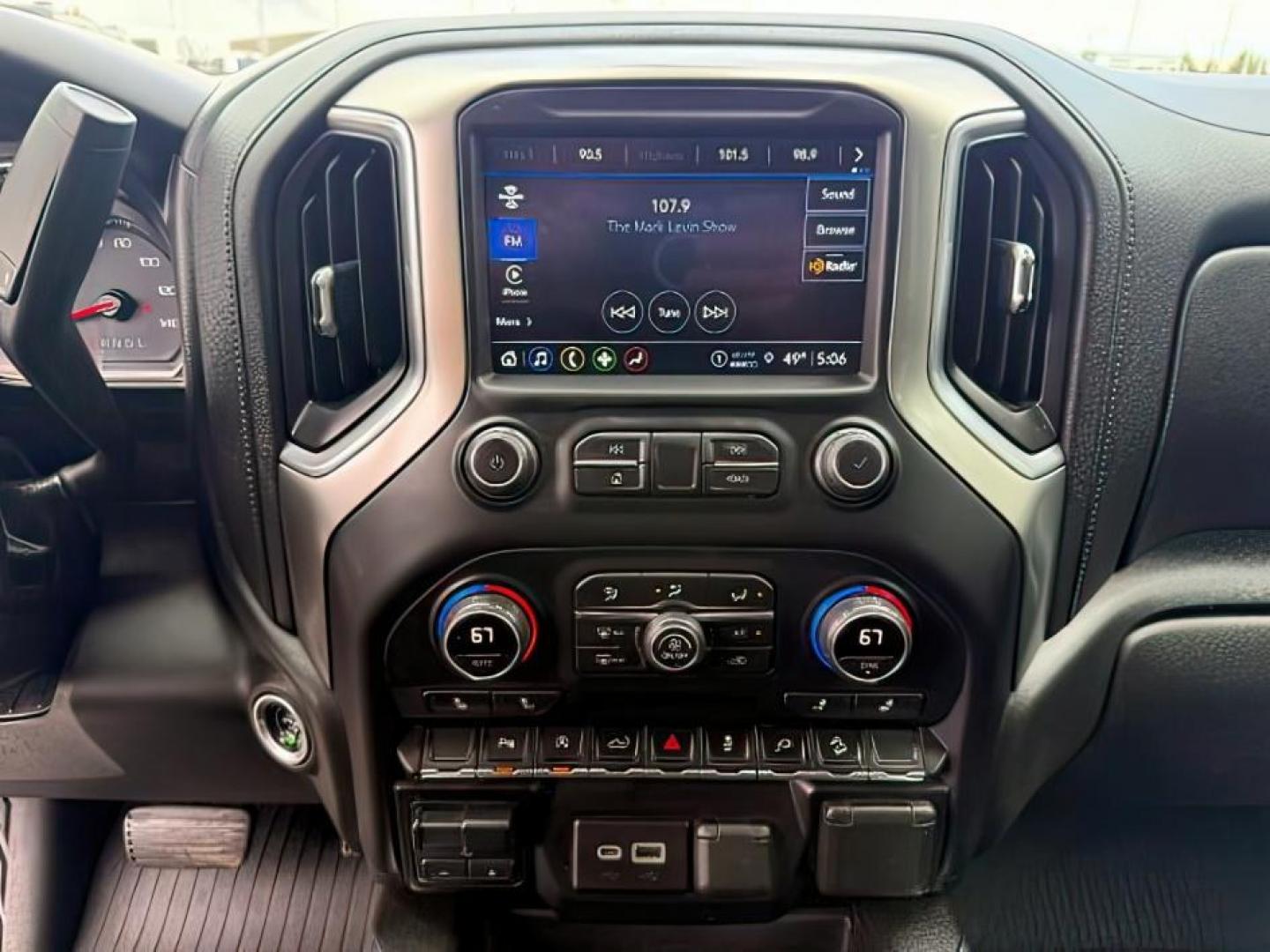 2021 RED /Jet Black Chevrolet Silverado 1500 (1GCUYEEDXMZ) with an EcoTec3 53L V-8 gasoline direct injection engine, Automatic transmission, located at 1175 N Woodruff Ave, Idaho Falls, ID, 83401, 43.506901, -111.999657 - Photo#16