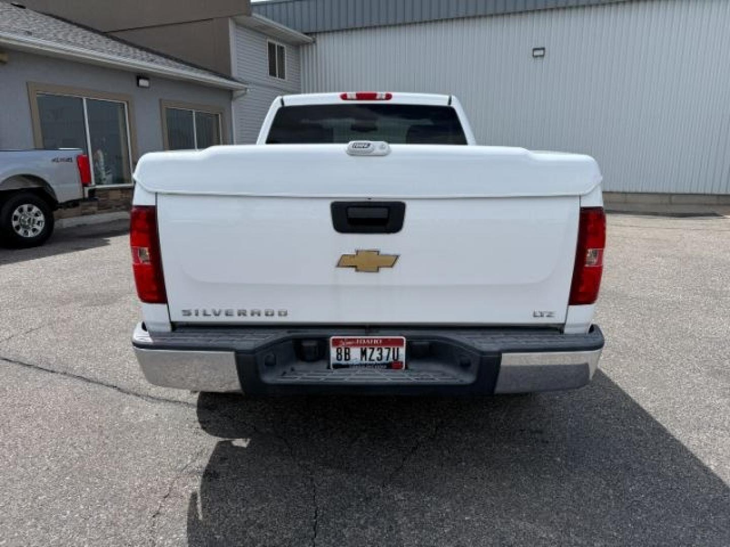 2007 WHITE /Ebony Chevrolet Silverado 1500 LT1 (1GCEC14J27Z) with an Vortec 5.3L V-8 regular unleaded engine, AUTOMATIC transmission, located at 1235 N Woodruff Ave., Idaho Falls, 83401, (208) 523-1053, 43.507172, -112.000488 - At Timberline Auto, finding a great deal on your next vehicle is always easy! Our experienced sales staff goal is to help find you the right vehicle at the right price! Our knowledgeable finance department has options for almost any credit score. We offer extended service contract options to prot - Photo#25