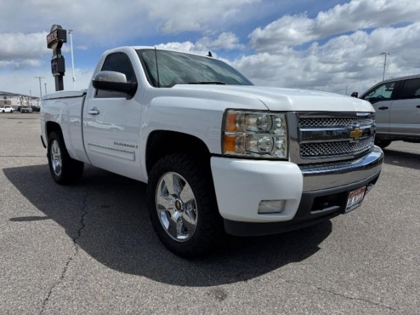 2007 WHITE /Ebony Chevrolet Silverado 1500 LT1 (1GCEC14J27Z) with an Vortec 5.3L V-8 regular unleaded engine, AUTOMATIC transmission, located at 1235 N Woodruff Ave., Idaho Falls, 83401, (208) 523-1053, 43.507172, -112.000488 - At Timberline Auto, finding a great deal on your next vehicle is always easy! Our experienced sales staff goal is to help find you the right vehicle at the right price! Our knowledgeable finance department has options for almost any credit score. We offer extended service contract options to prot - Photo#29
