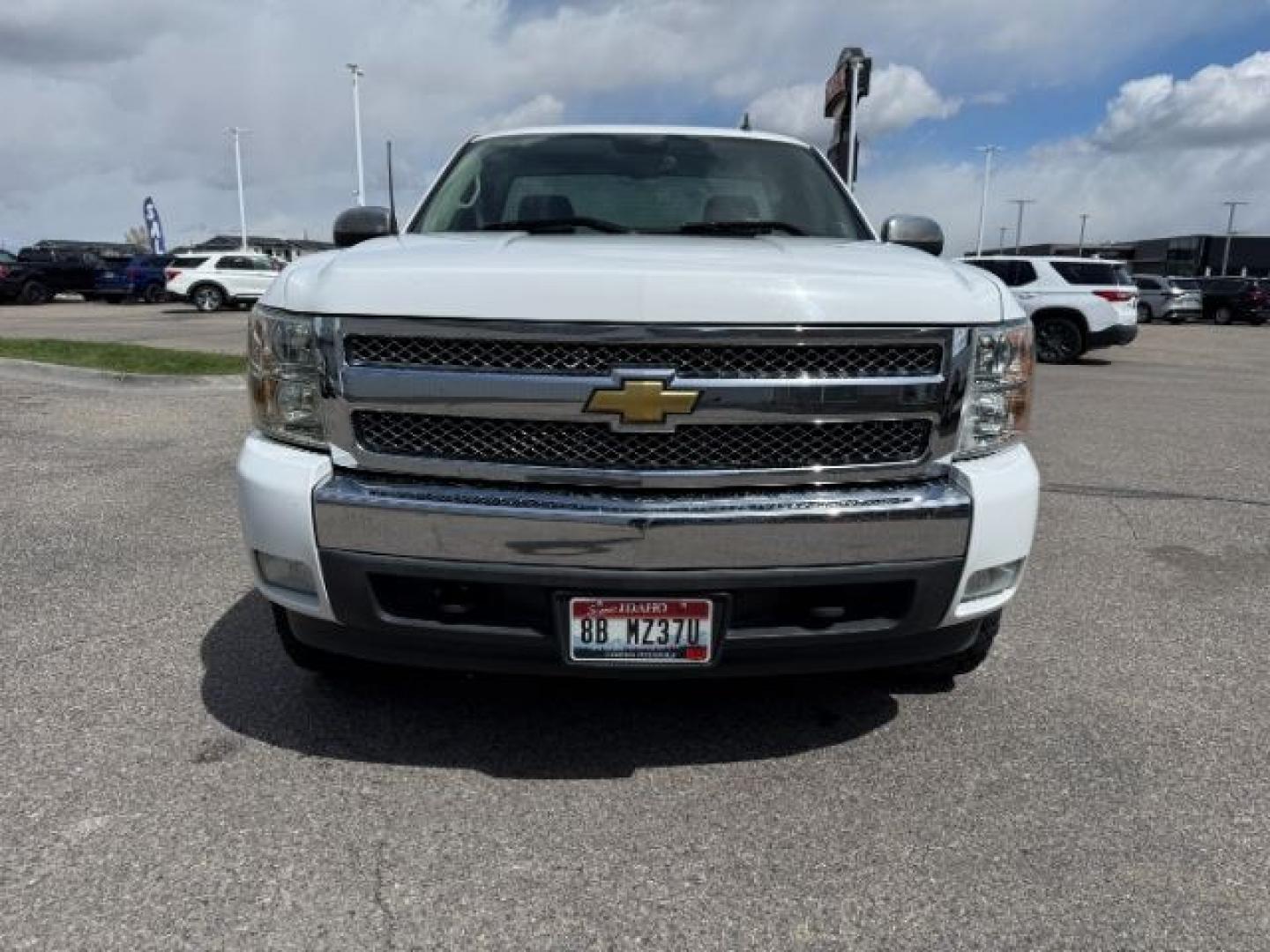 2007 WHITE /Ebony Chevrolet Silverado 1500 LT1 (1GCEC14J27Z) with an Vortec 5.3L V-8 regular unleaded engine, AUTOMATIC transmission, located at 1235 N Woodruff Ave., Idaho Falls, 83401, (208) 523-1053, 43.507172, -112.000488 - At Timberline Auto, finding a great deal on your next vehicle is always easy! Our experienced sales staff goal is to help find you the right vehicle at the right price! Our knowledgeable finance department has options for almost any credit score. We offer extended service contract options to prot - Photo#30