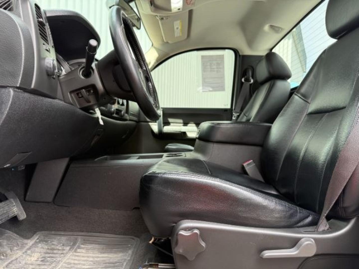 2007 WHITE /Ebony Chevrolet Silverado 1500 LT1 (1GCEC14J27Z) with an Vortec 5.3L V-8 regular unleaded engine, AUTOMATIC transmission, located at 1235 N Woodruff Ave., Idaho Falls, 83401, (208) 523-1053, 43.507172, -112.000488 - At Timberline Auto, finding a great deal on your next vehicle is always easy! Our experienced sales staff goal is to help find you the right vehicle at the right price! Our knowledgeable finance department has options for almost any credit score. We offer extended service contract options to prot - Photo#34